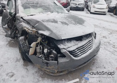 2013 Chrysler 200 Touring z USA, uszkodzony, nr VIN 1C3CCBBB6DN676898